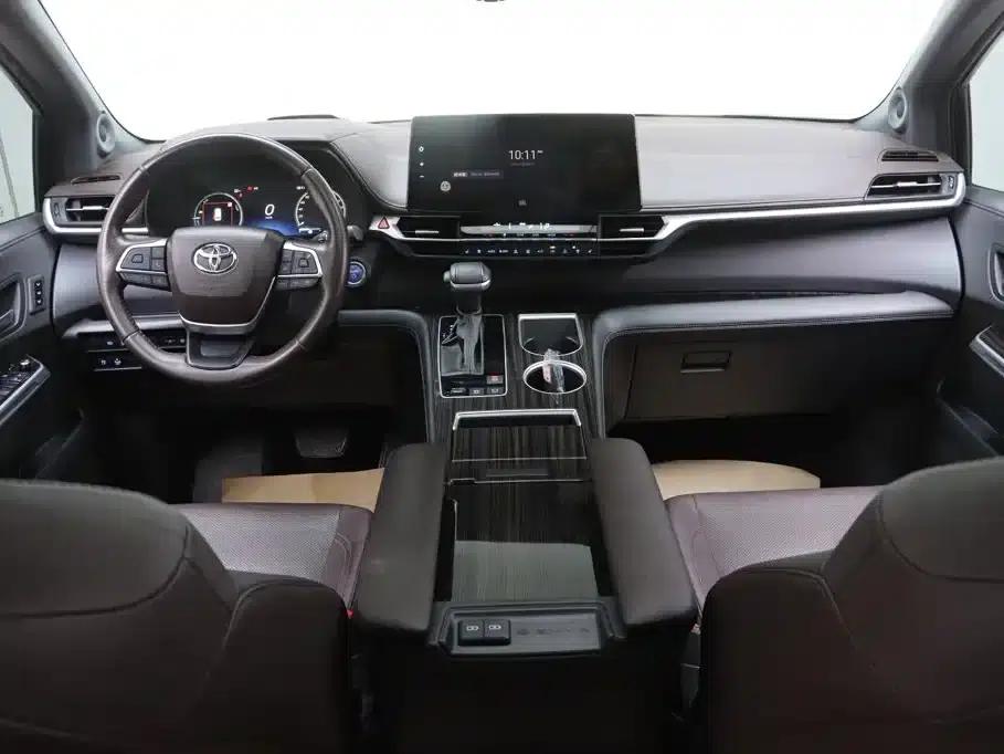 2021 Sienna 2.5L Hybrid Platinum Edition — миниатюра 23