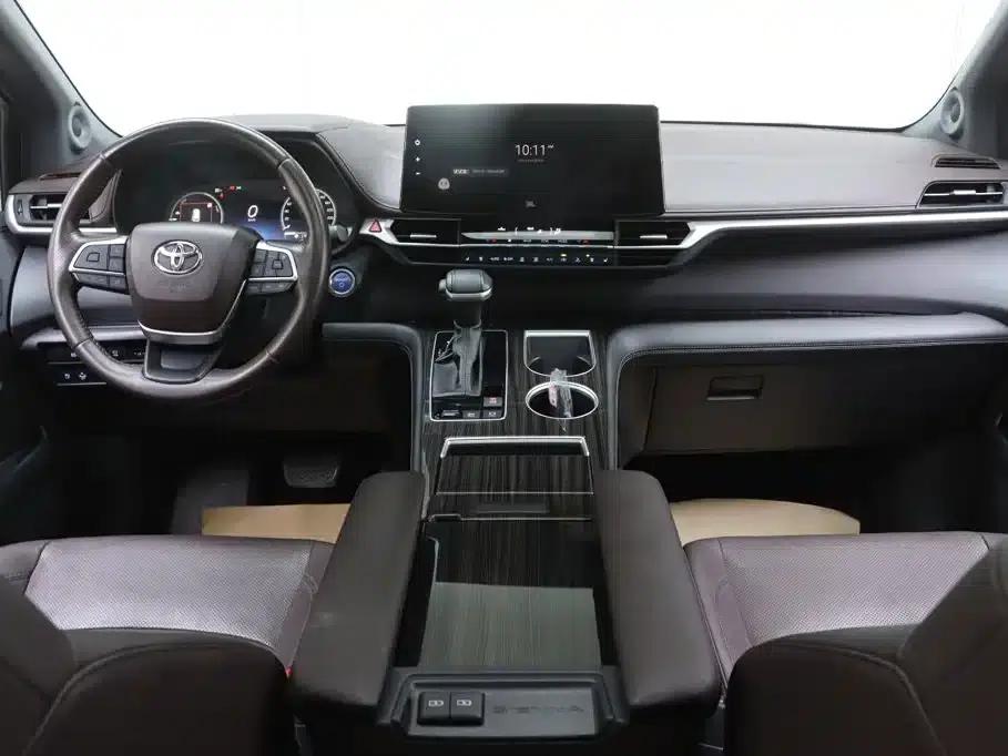 2021 Sienna 2.5L Hybrid Platinum Edition — миниатюра 26