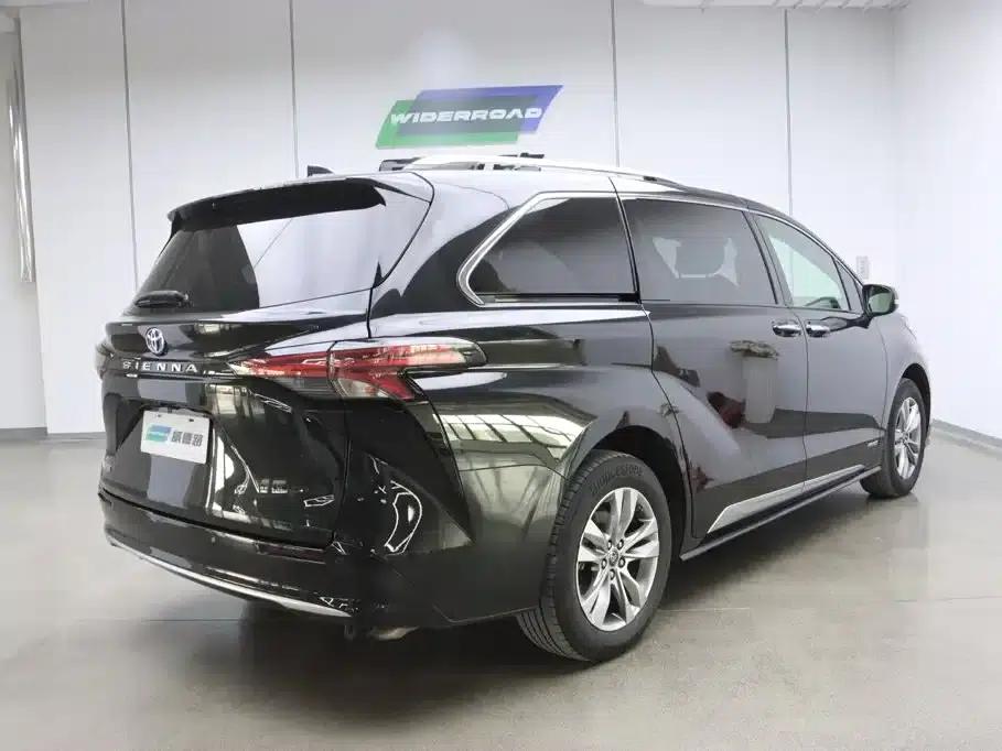2021 Sienna 2.5L Hybrid Platinum Edition — миниатюра 4