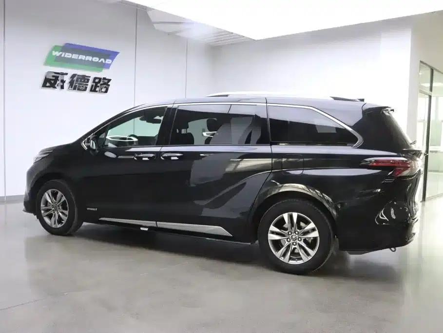 2021 Sienna 2.5L Hybrid Platinum Edition — миниатюра 6