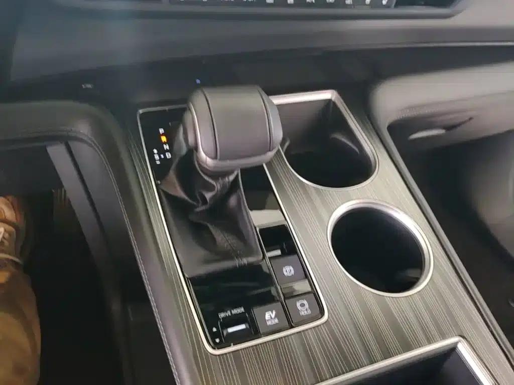 2024 Sienna 2.5L Hybrid Platinum Edition — миниатюра 14