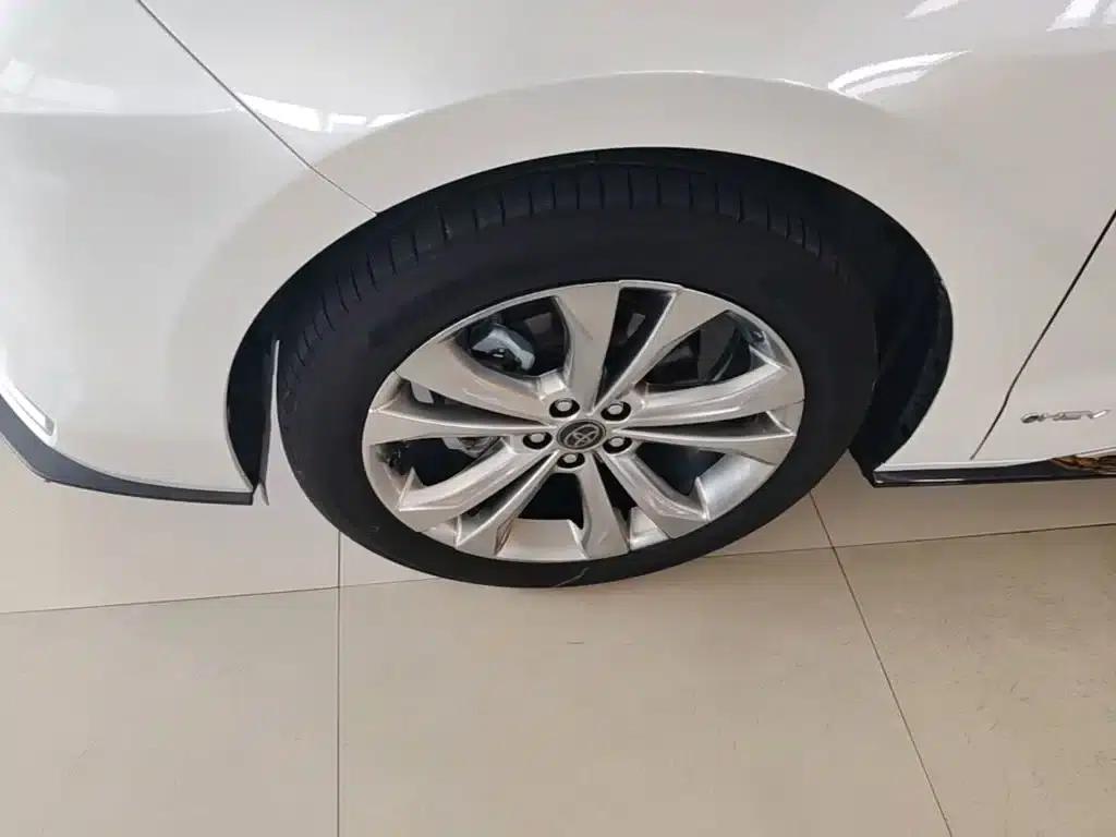 2024 Sienna 2.5L Hybrid Platinum Edition — миниатюра 23