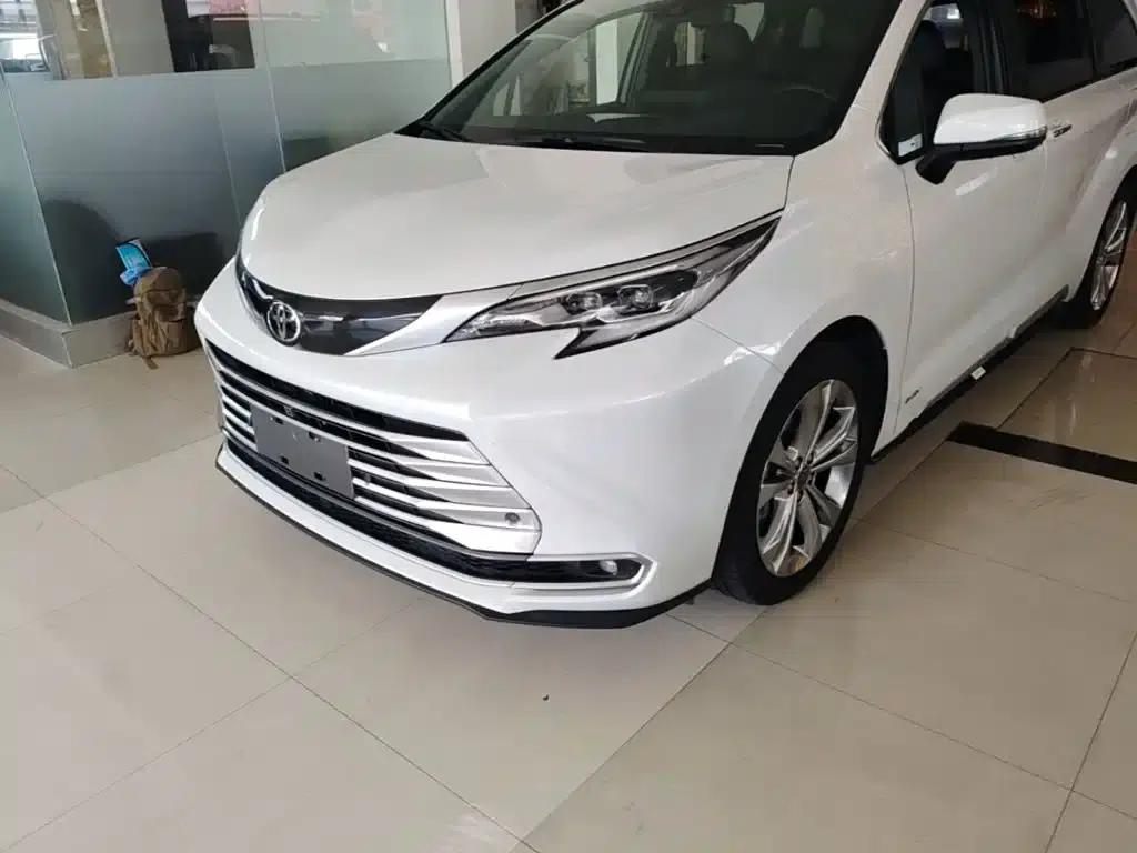 2024 Sienna 2.5L Hybrid Platinum Edition — миниатюра 24