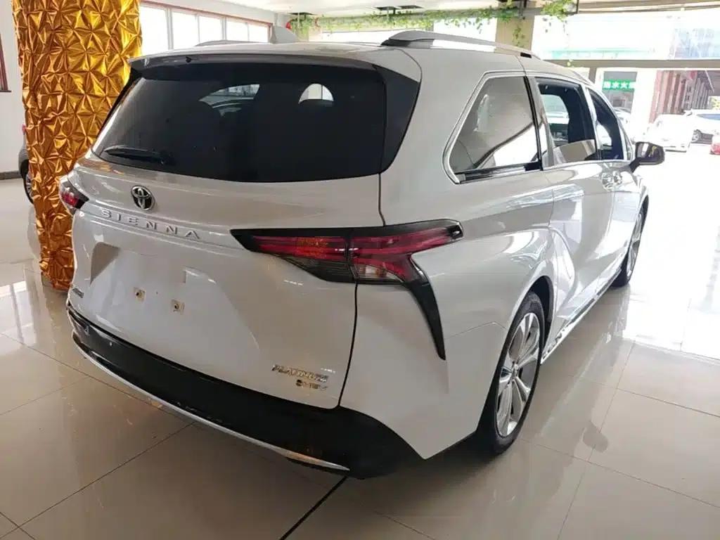 2024 Sienna 2.5L Hybrid Platinum Edition — миниатюра 7