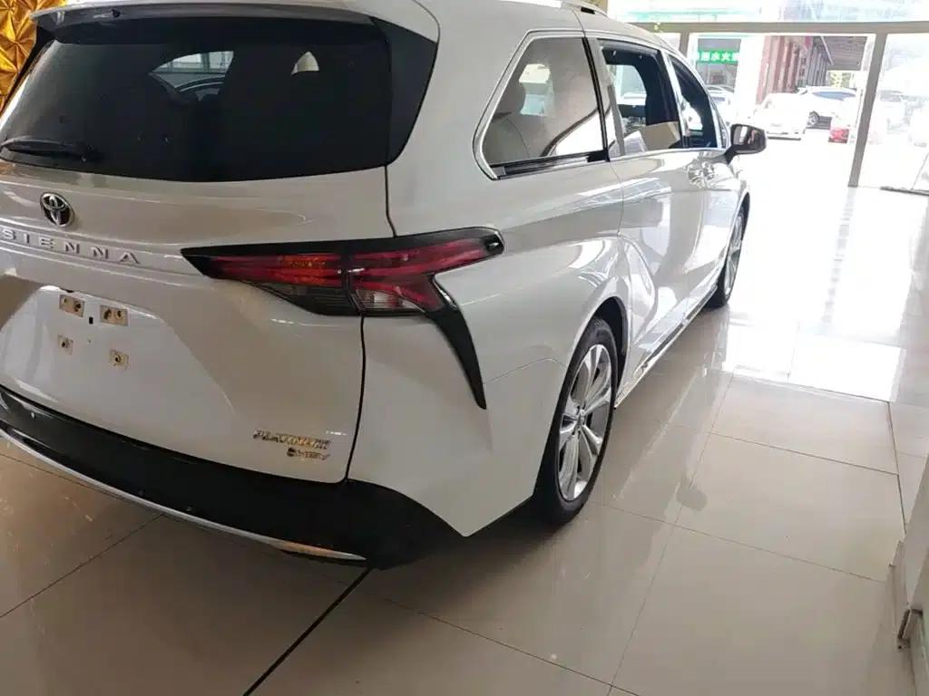 2024 Sienna 2.5L Hybrid Platinum Edition — миниатюра 8