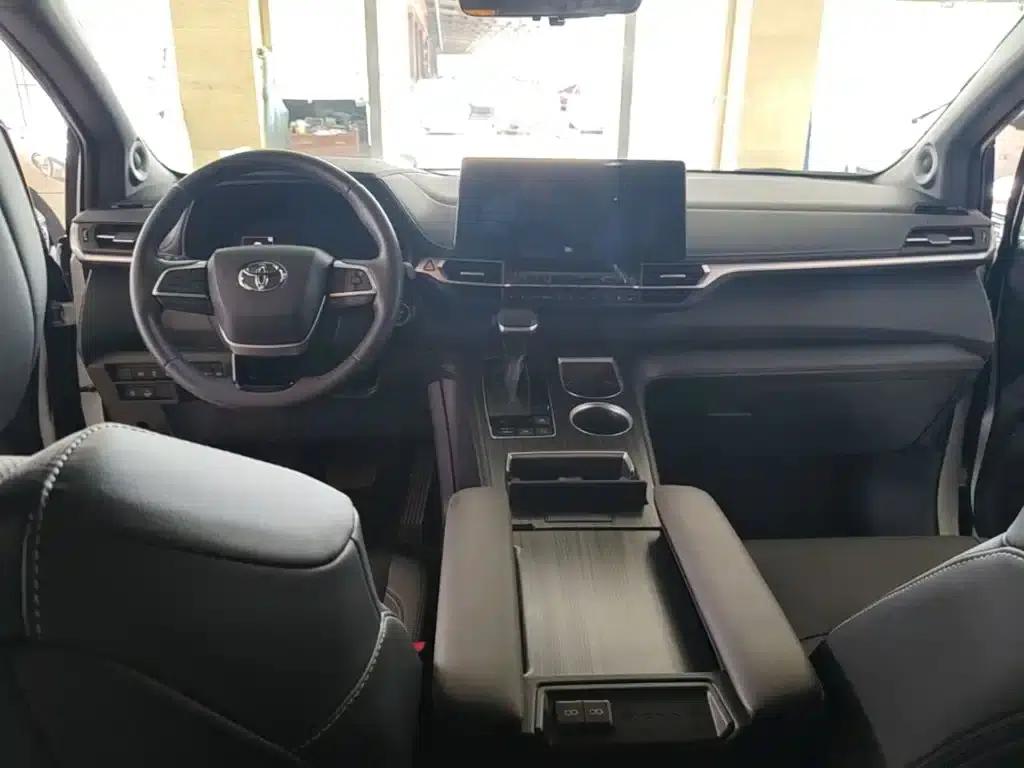 2024 Sienna 2.5L Hybrid Platinum Edition — миниатюра 10