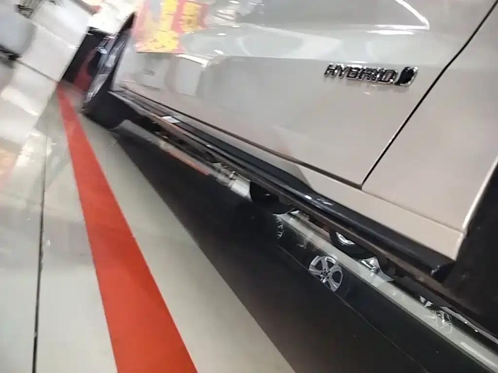 2021 Sienna 2.5L Hybrid Supreme Edition — миниатюра 21