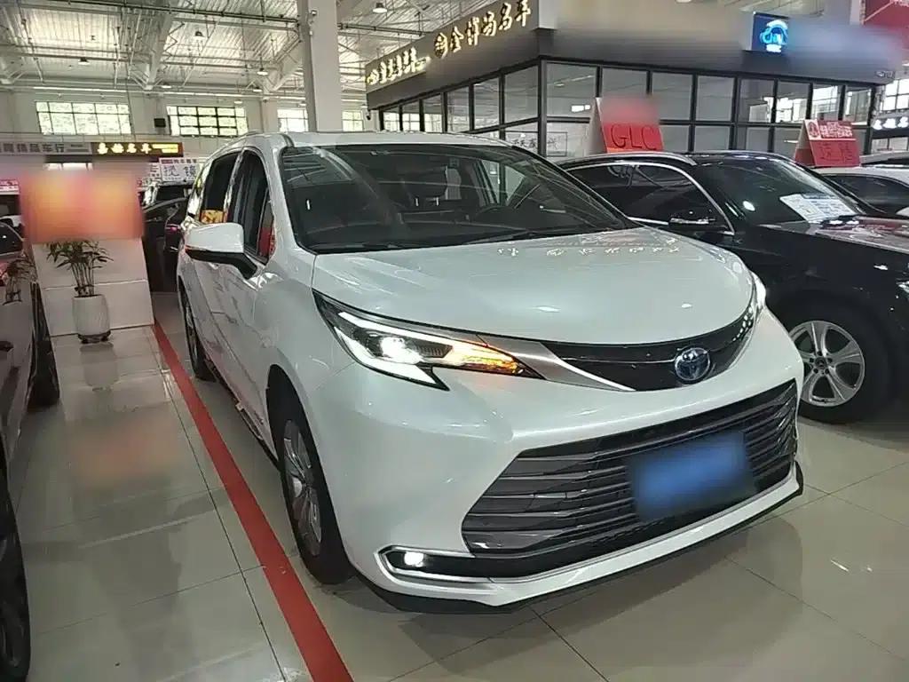 2021 Sienna 2.5L Hybrid Supreme Edition — миниатюра 4