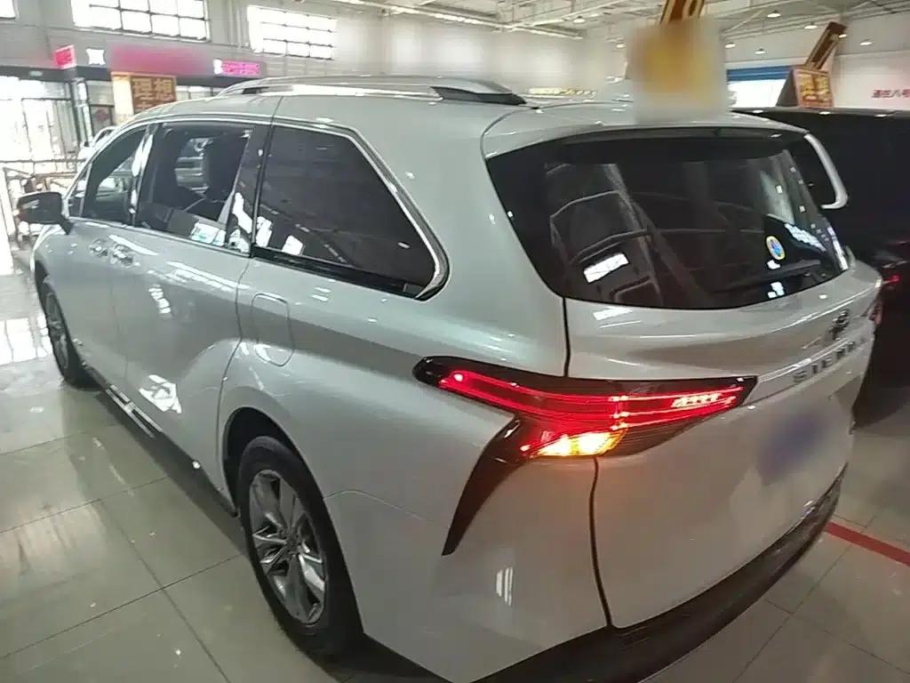 2021 Sienna 2.5L Hybrid Supreme Edition — миниатюра 5