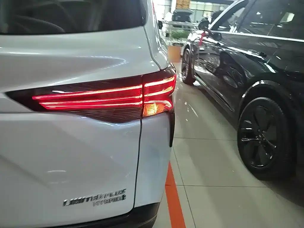 2021 Sienna 2.5L Hybrid Supreme Edition — миниатюра 8