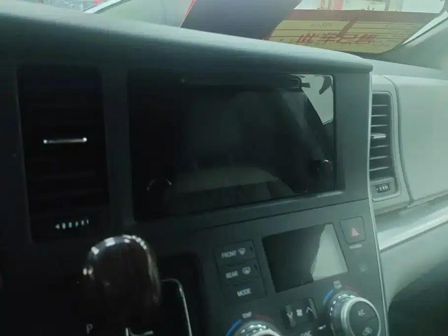2010 Sienna US Spec, 4WD — миниатюра 12