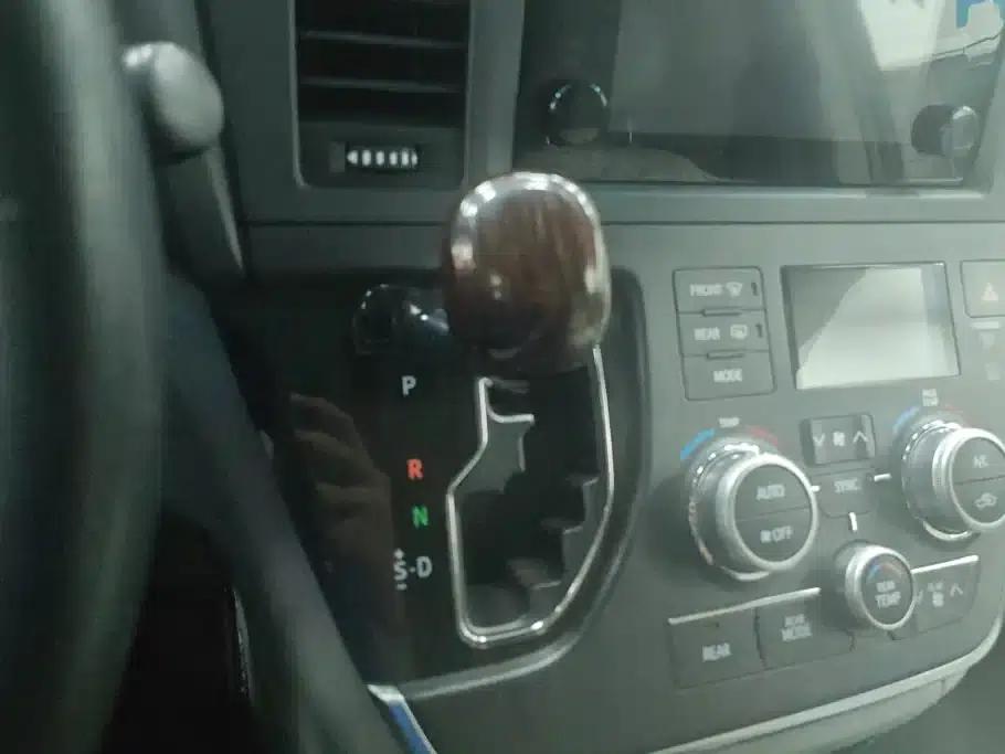2010 Sienna US Spec, 4WD — миниатюра 15