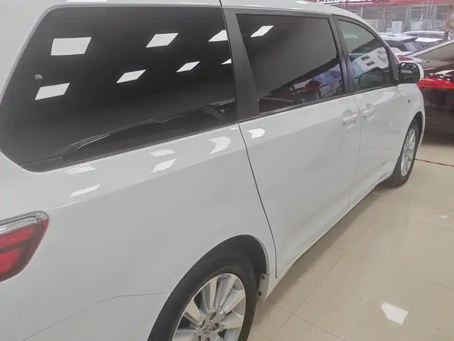 2010 Sienna US Spec, 4WD — миниатюра 3
