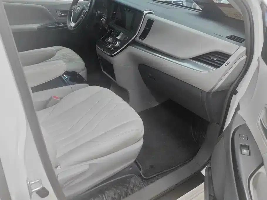 2010 Sienna US Spec, 4WD — миниатюра 7