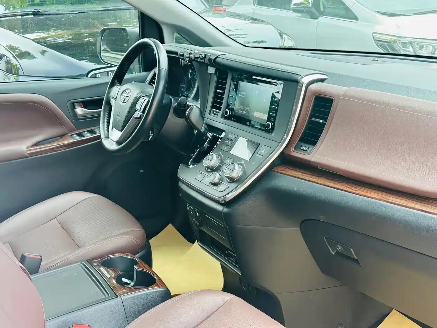 2018 Sienna 3.5L Automatic — миниатюра 26