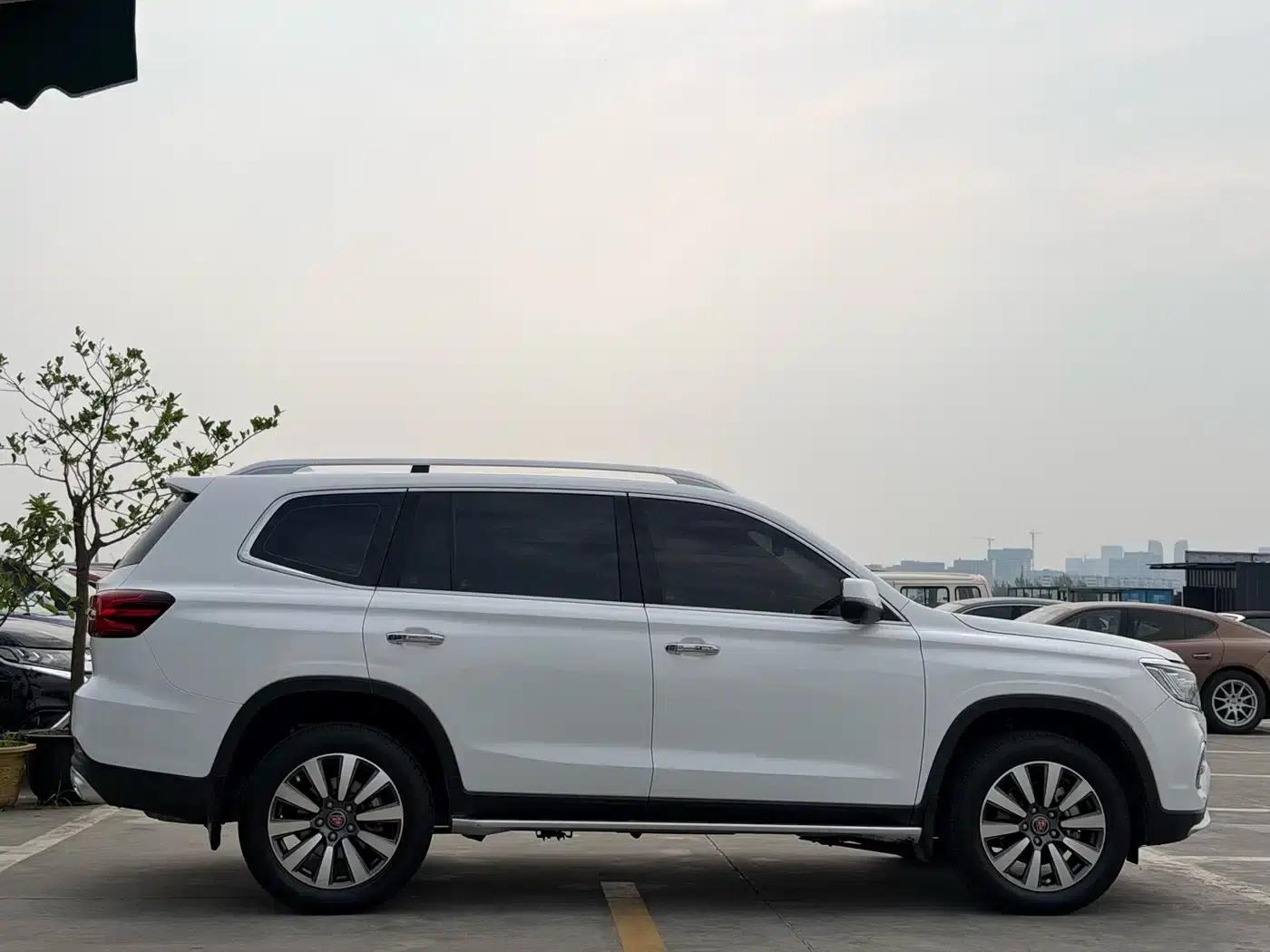 Roewe RX8 2018 30T Intelligent Internet Two-Wheel Drive Supreme Edition — миниатюра 3