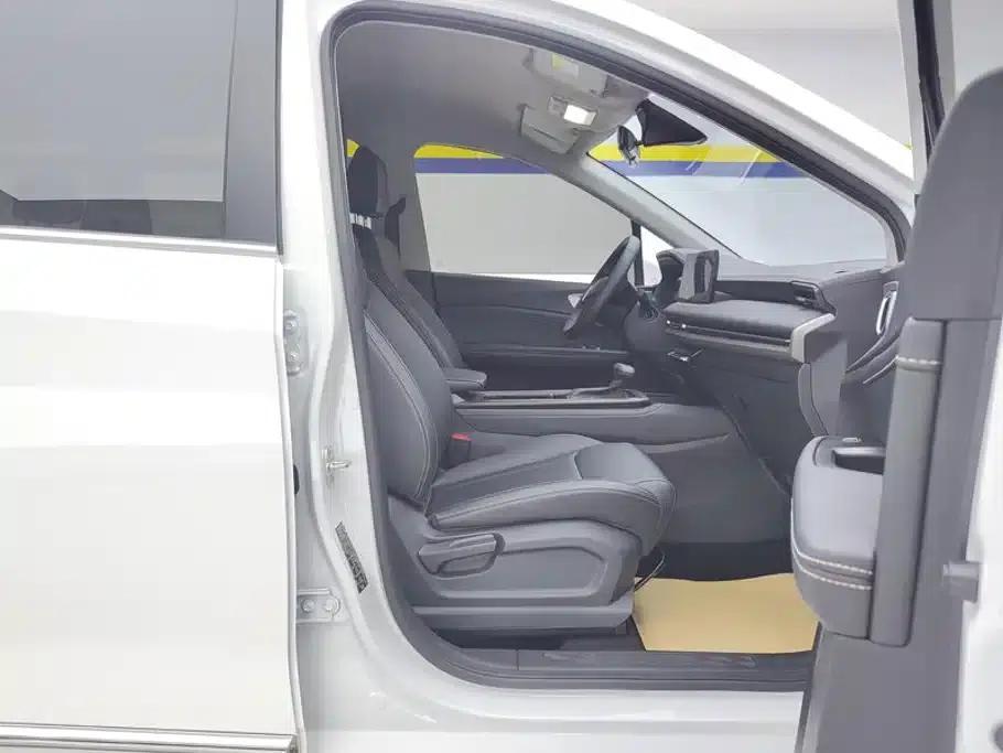 Wuling Jiachen 2022 1.5T CVT Smart Luxury Edition — миниатюра 8