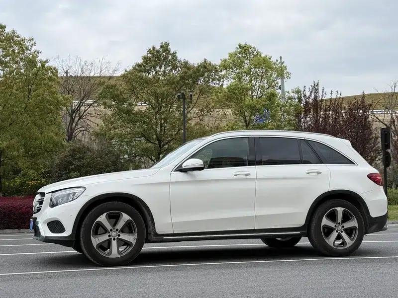2016 Mercedes-Benz GLC 300 4MATIC Luxury — миниатюра 3