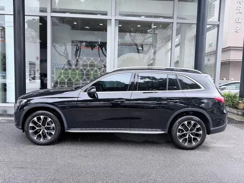 2023 Mercedes-Benz GLC 260 L 4MATIC Dynamic 7-seater — миниатюра 3