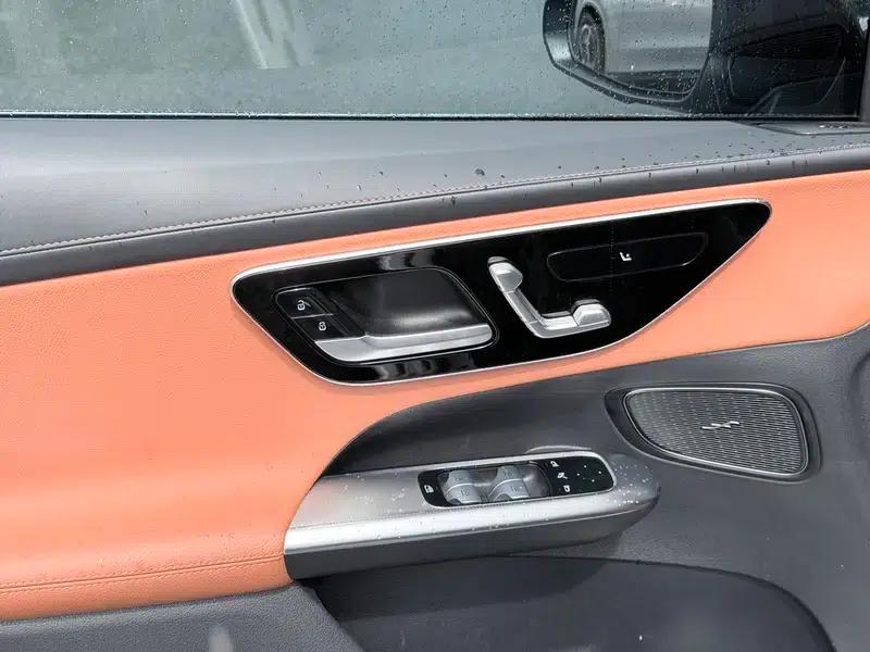 2023 Mercedes-Benz GLC 260 L 4MATIC Dynamic 7-seater — миниатюра 23