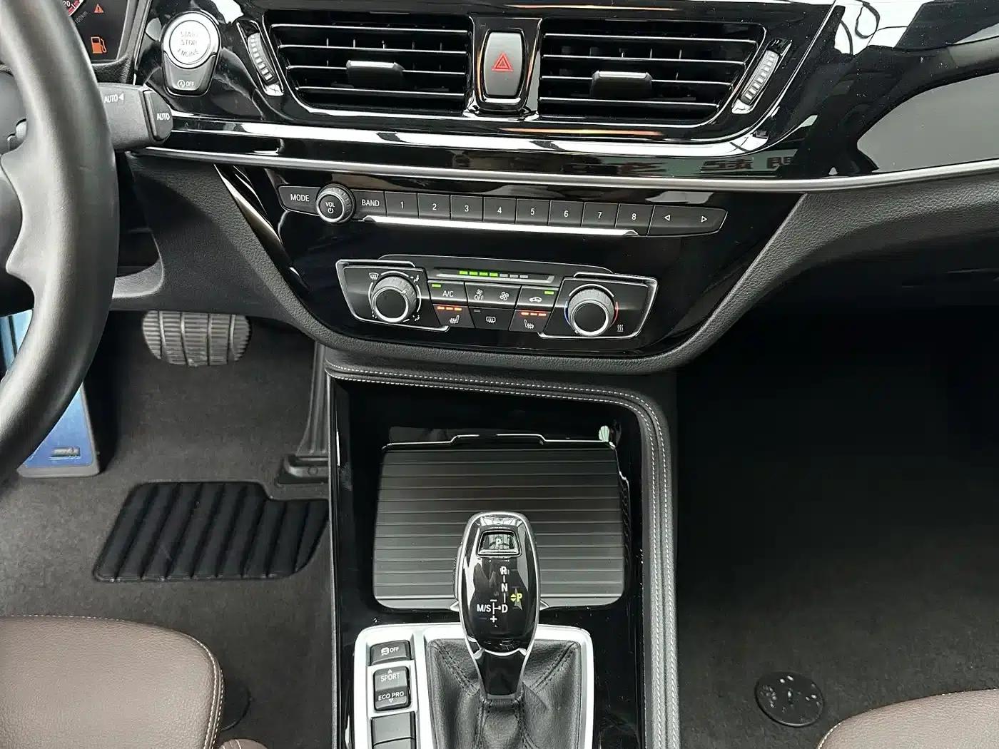 2022 BMW 1 Series 120i M Sport Shadow Edition — миниатюра 14
