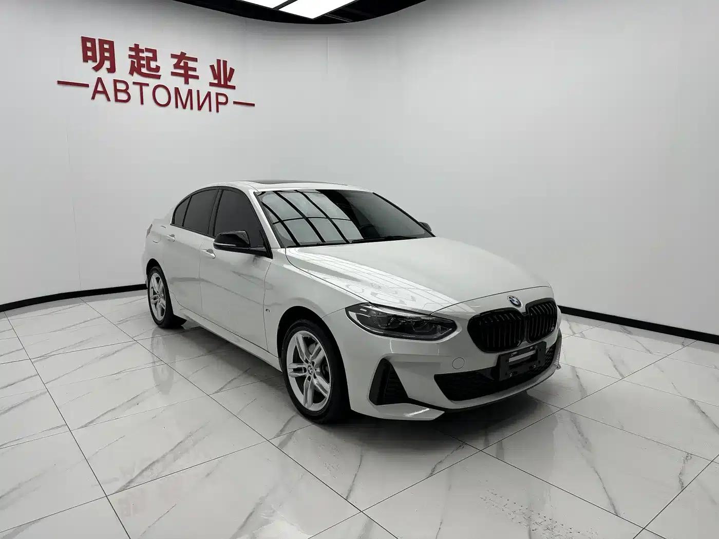 2022 BMW 1 Series 120i M Sport Shadow Edition — миниатюра 3