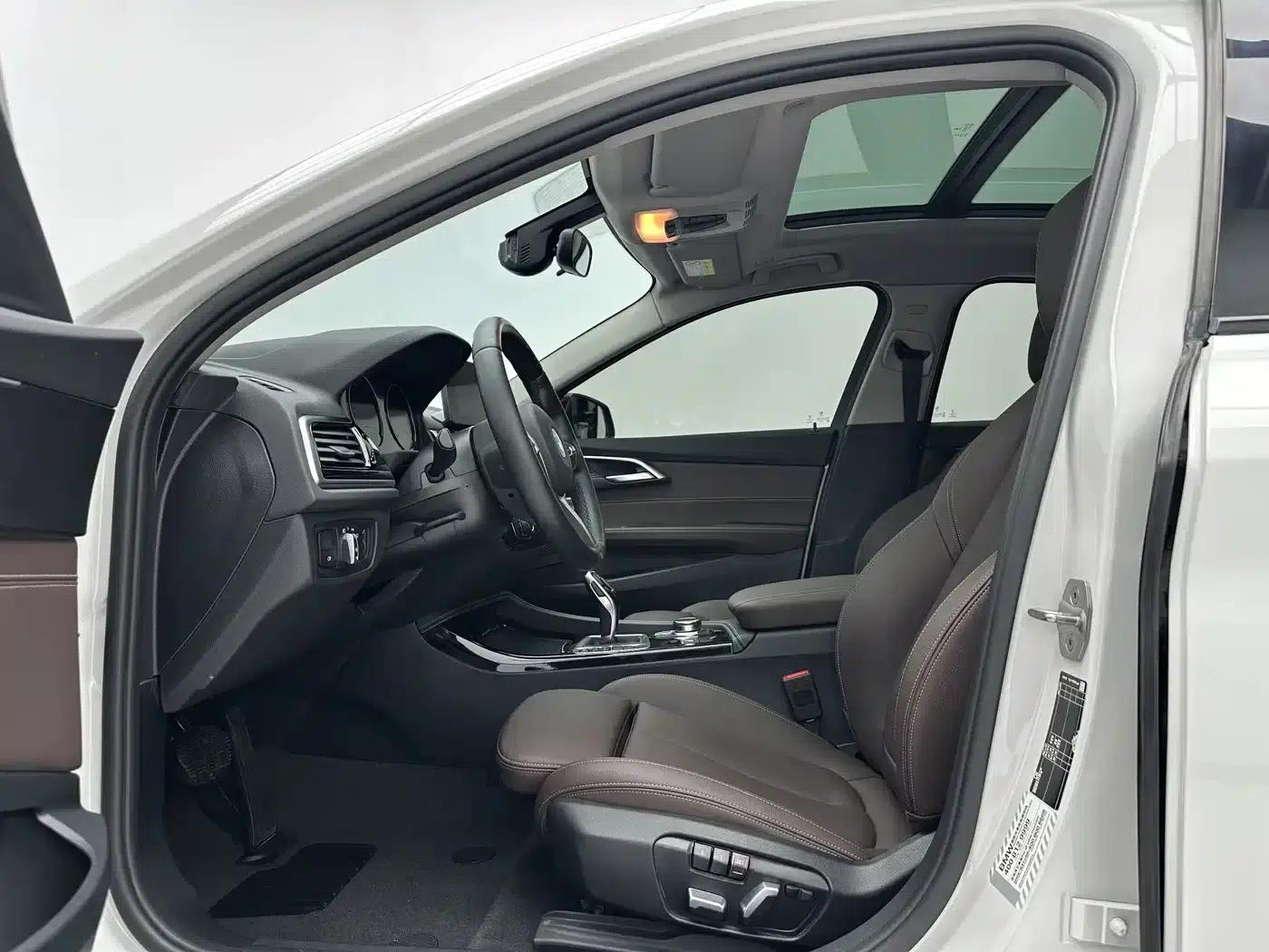 2022 BMW 1 Series 120i M Sport Shadow Edition — миниатюра 5