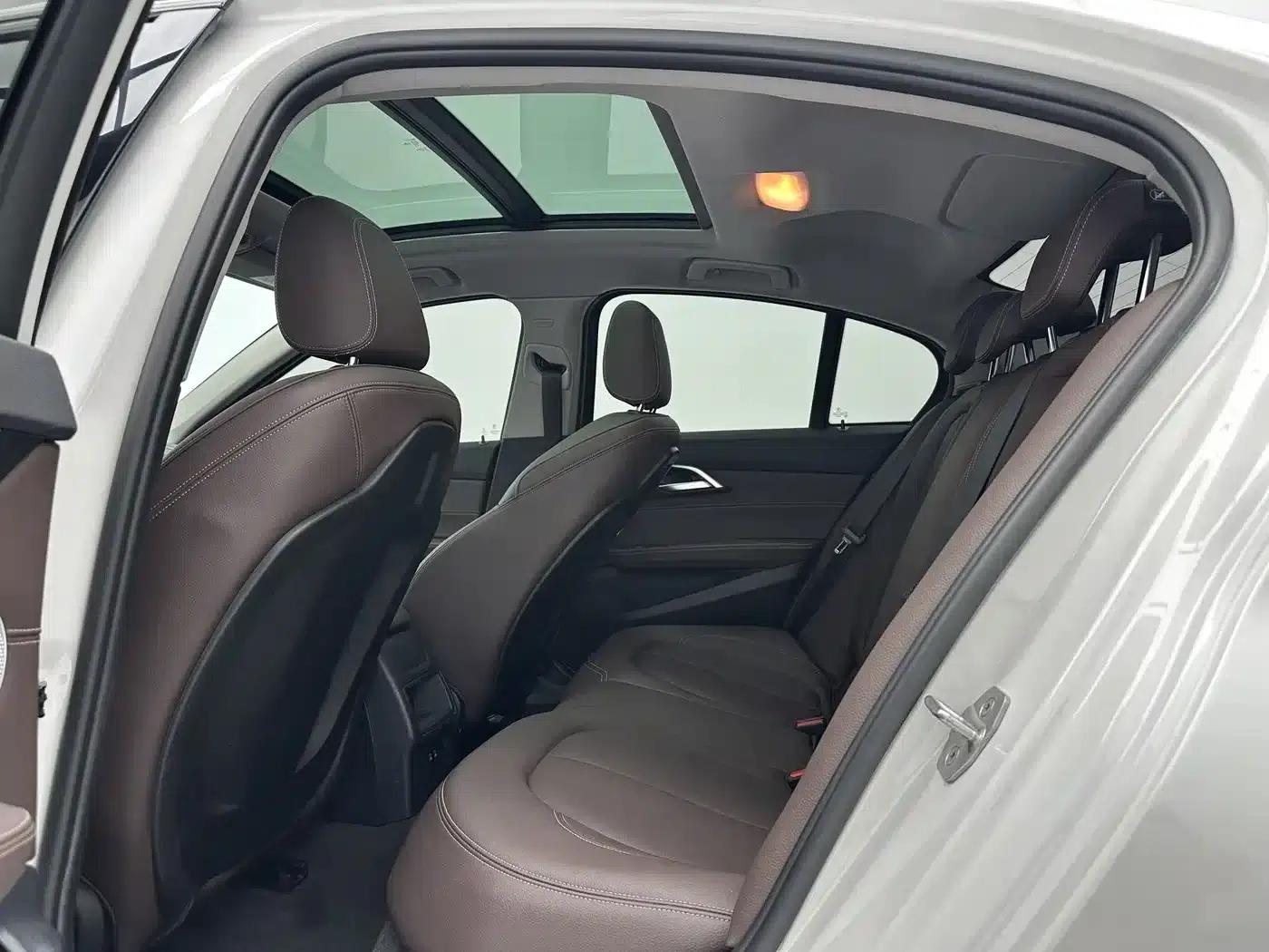 2022 BMW 1 Series 120i M Sport Shadow Edition — миниатюра 6