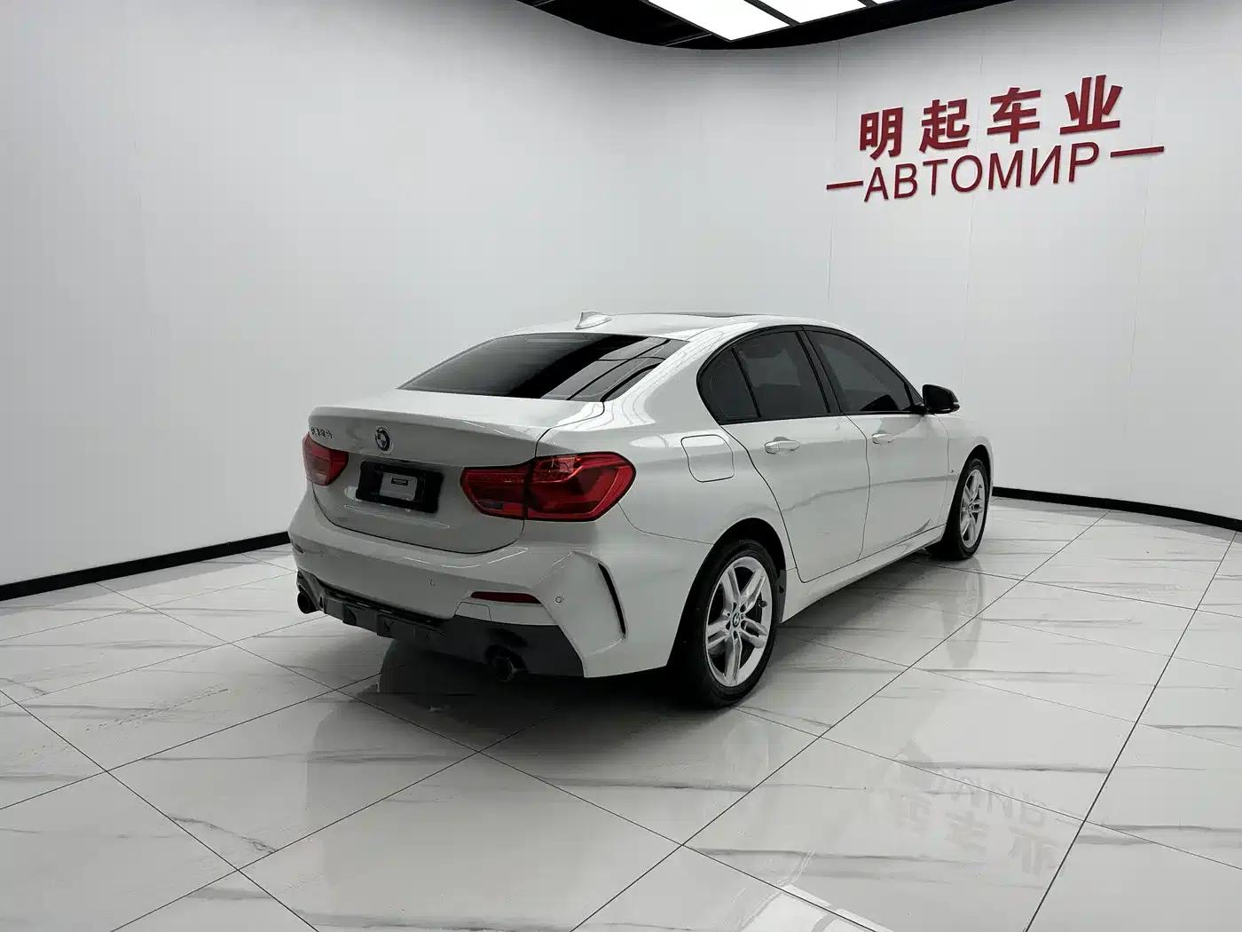 2022 BMW 1 Series 120i M Sport Shadow Edition — миниатюра 9