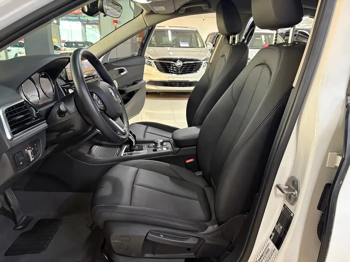 2022 BMW 1 Series 120i M Sport — миниатюра 6