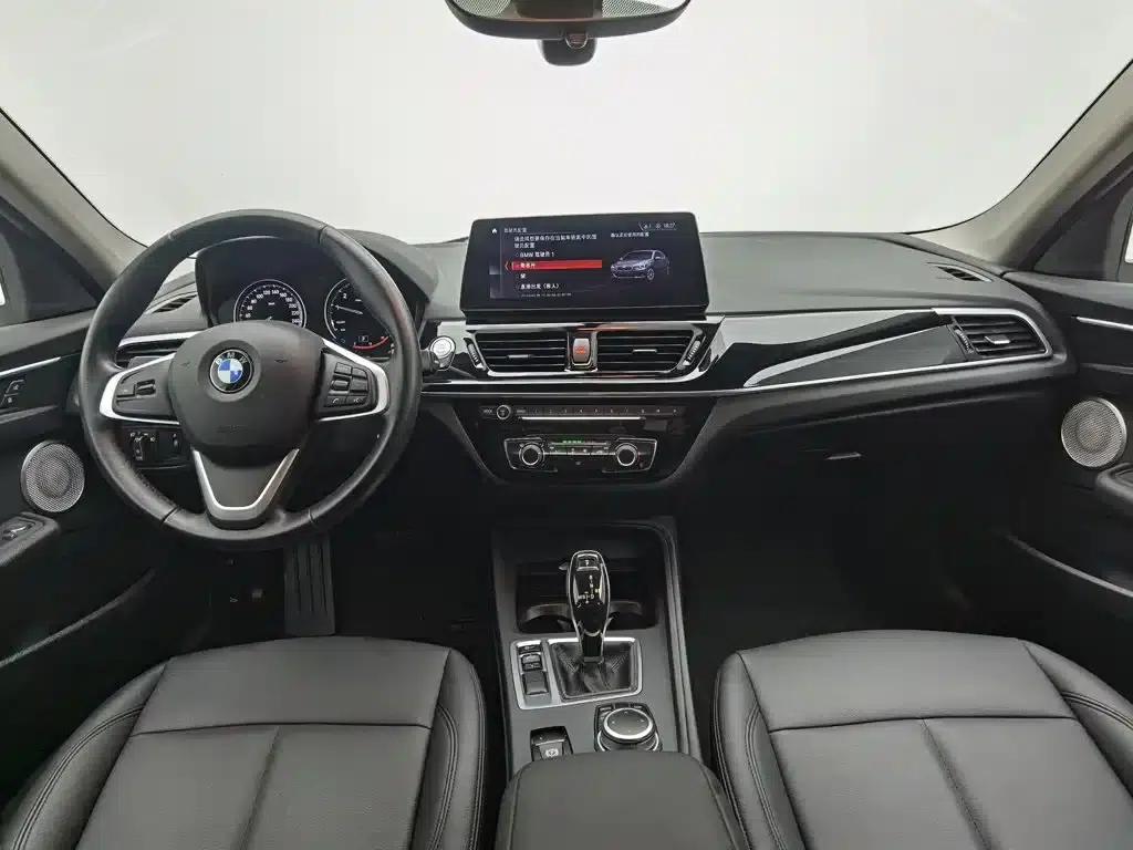 2022 BMW 1 Series 120i M Sport — миниатюра 5
