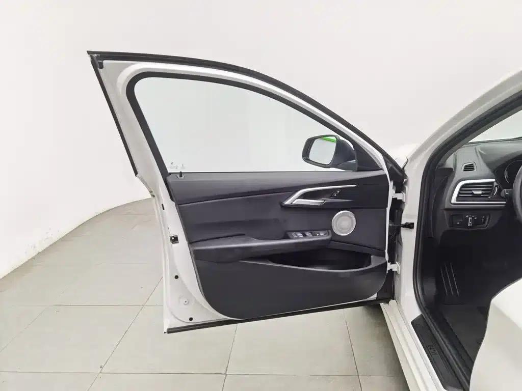 2022 BMW 1 Series 120i M Sport — миниатюра 8