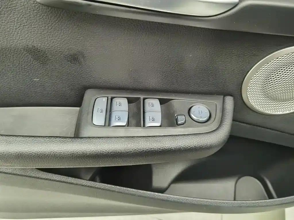 2022 BMW 1 Series 120i M Sport — миниатюра 9
