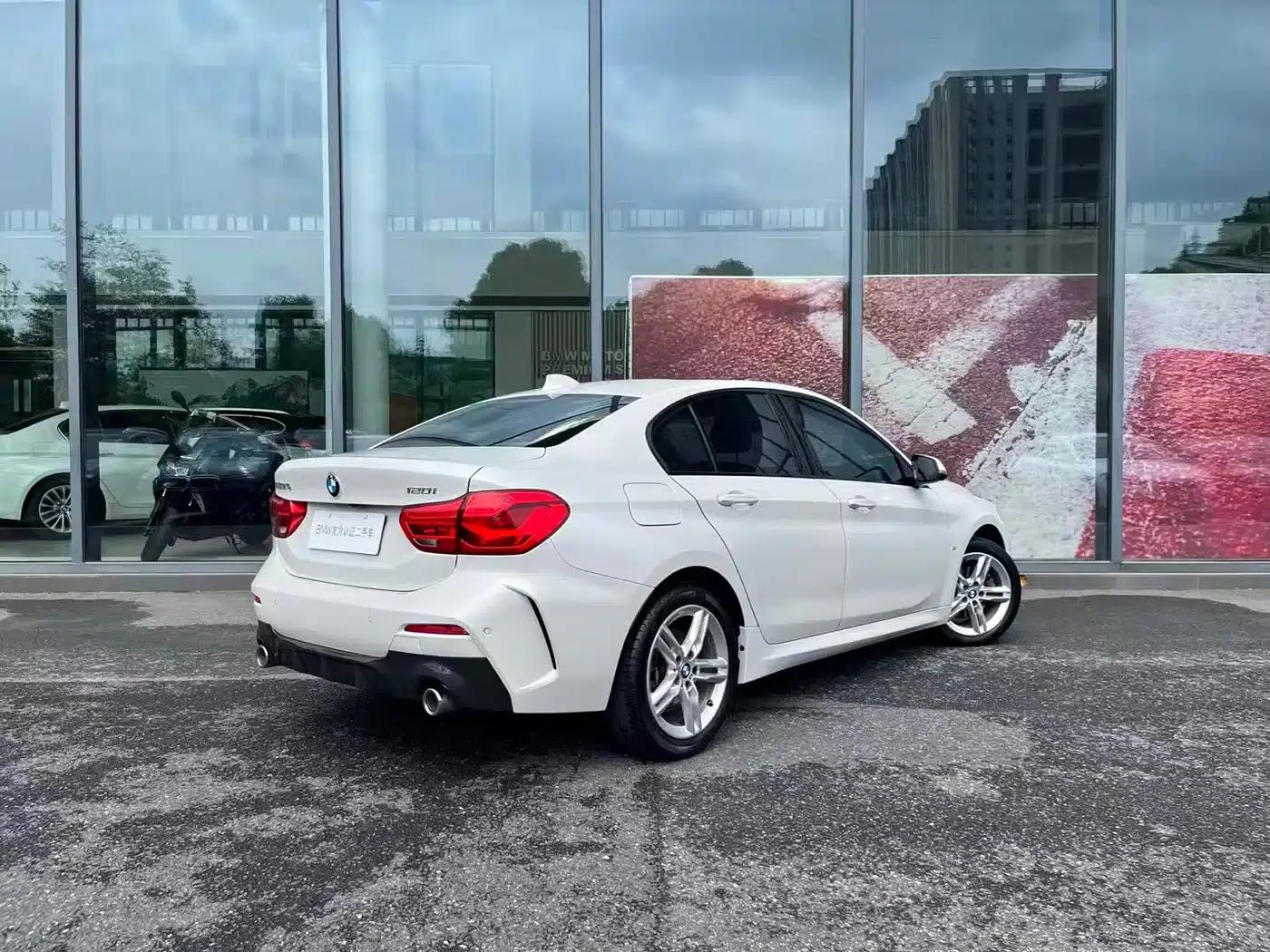 2020 BMW 1 Series 120i M Sport Package — миниатюра 4