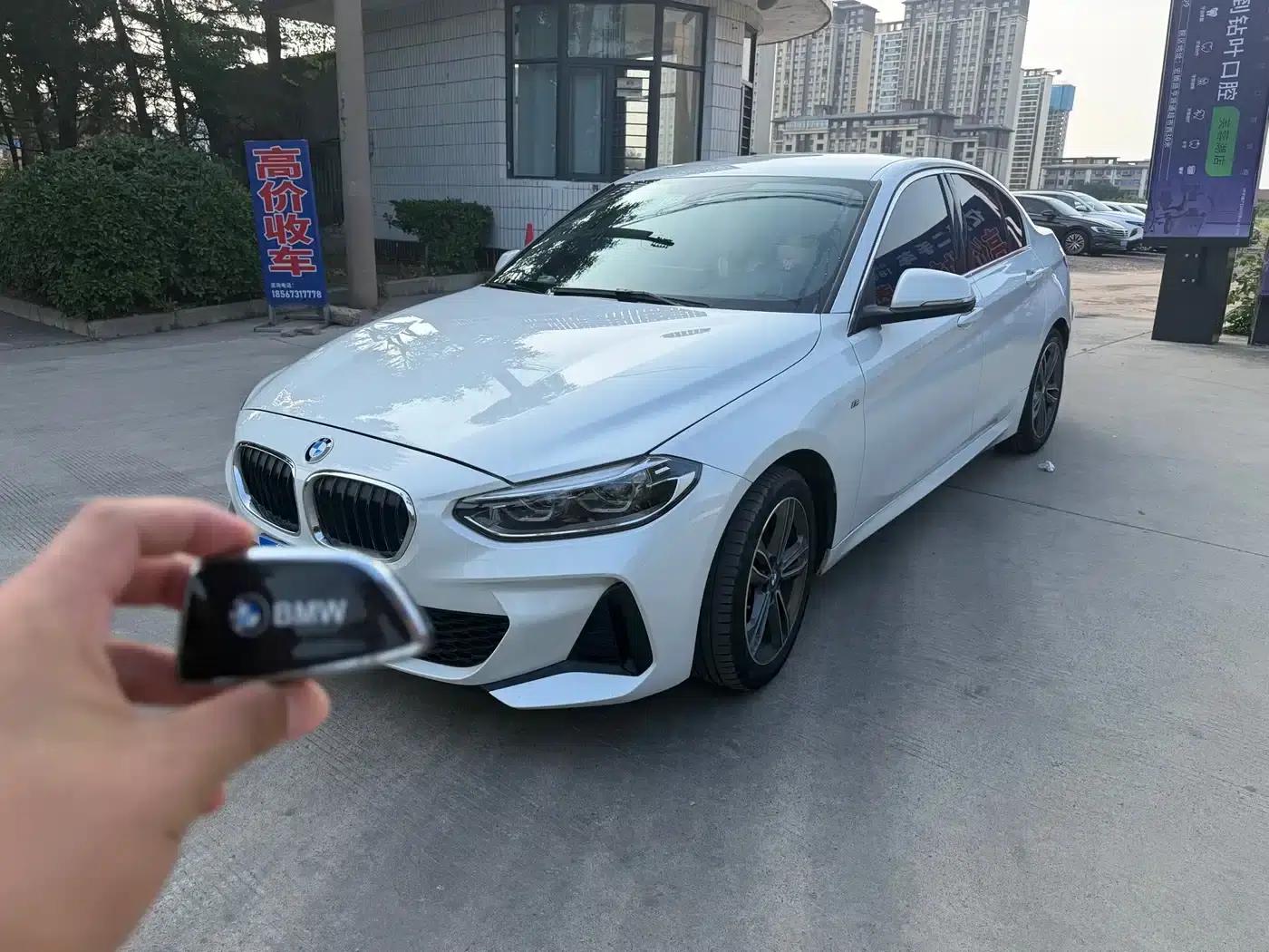 2022 BMW 1 Series 120i M Sport — миниатюра 1