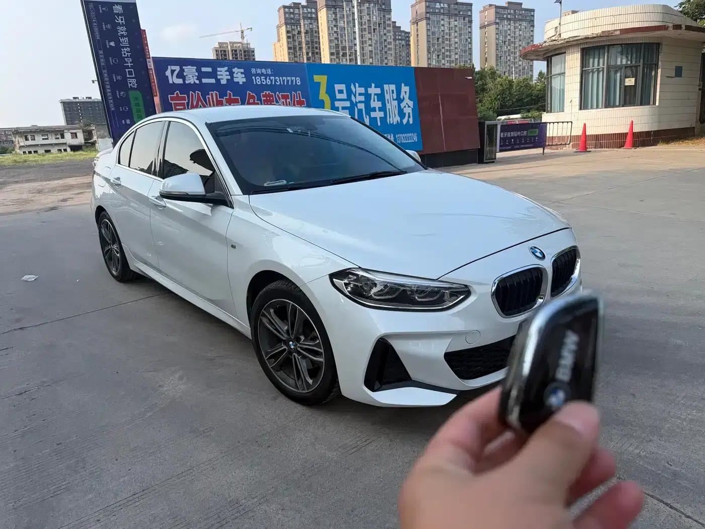 2022 BMW 1 Series 120i M Sport — миниатюра 3