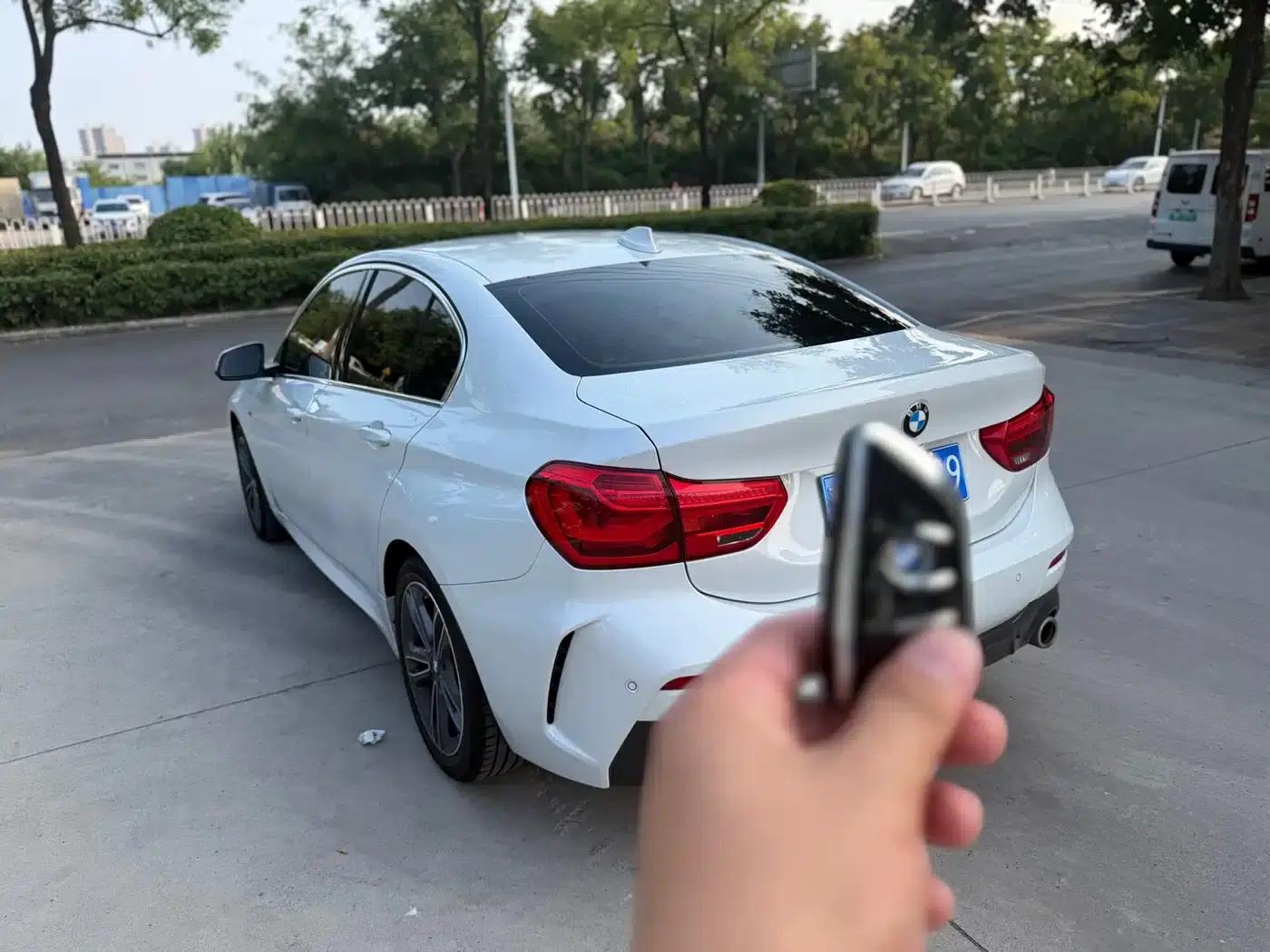2022 BMW 1 Series 120i M Sport — миниатюра 6