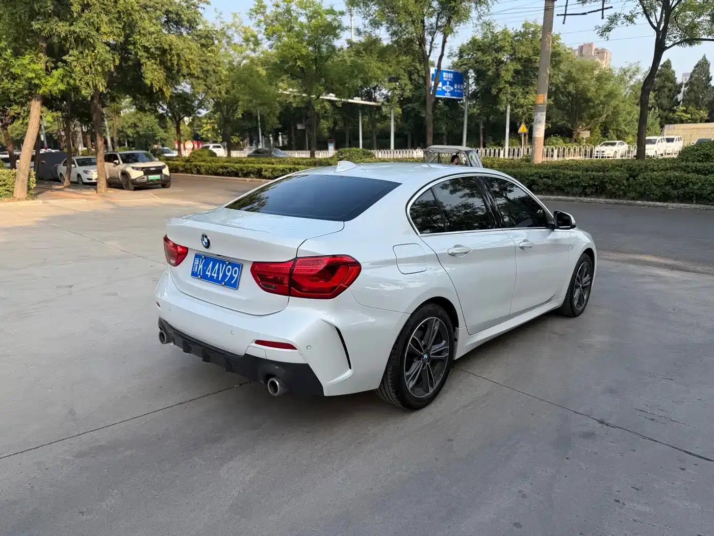 2022 BMW 1 Series 120i M Sport — миниатюра 8