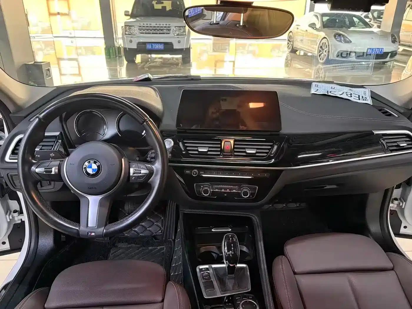 2022 BMW 1 Series 120i M Sport Shadow Edition — миниатюра 4