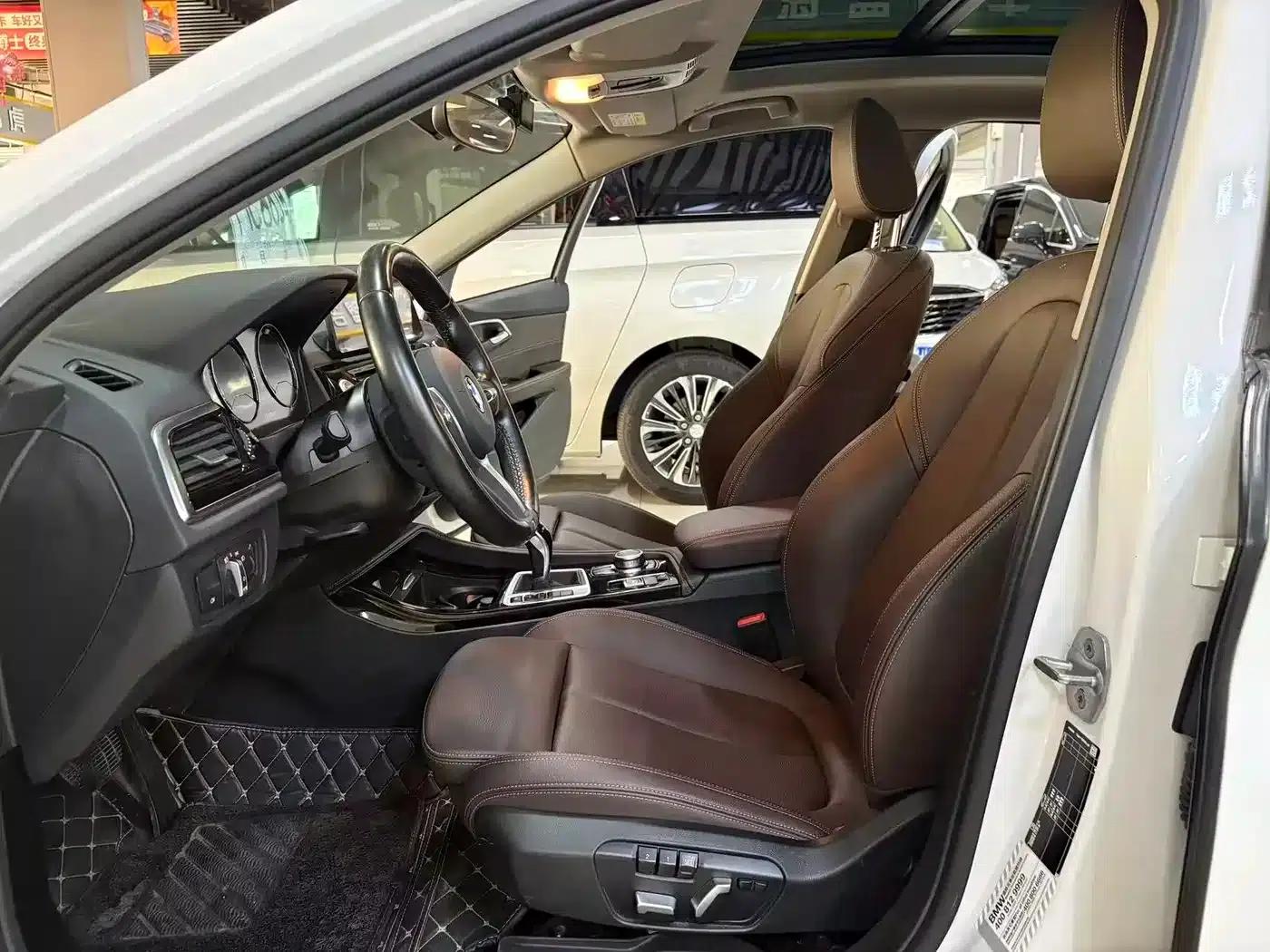 2022 BMW 1 Series 120i M Sport Shadow Edition — миниатюра 5
