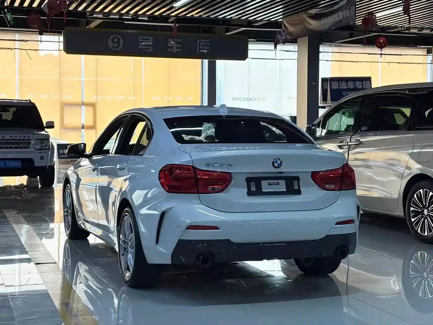 2022 BMW 1 Series 120i M Sport Shadow Edition — миниатюра 7