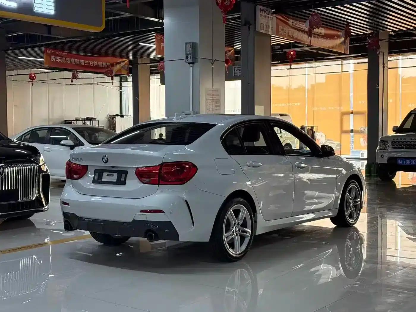 2022 BMW 1 Series 120i M Sport Shadow Edition — миниатюра 9