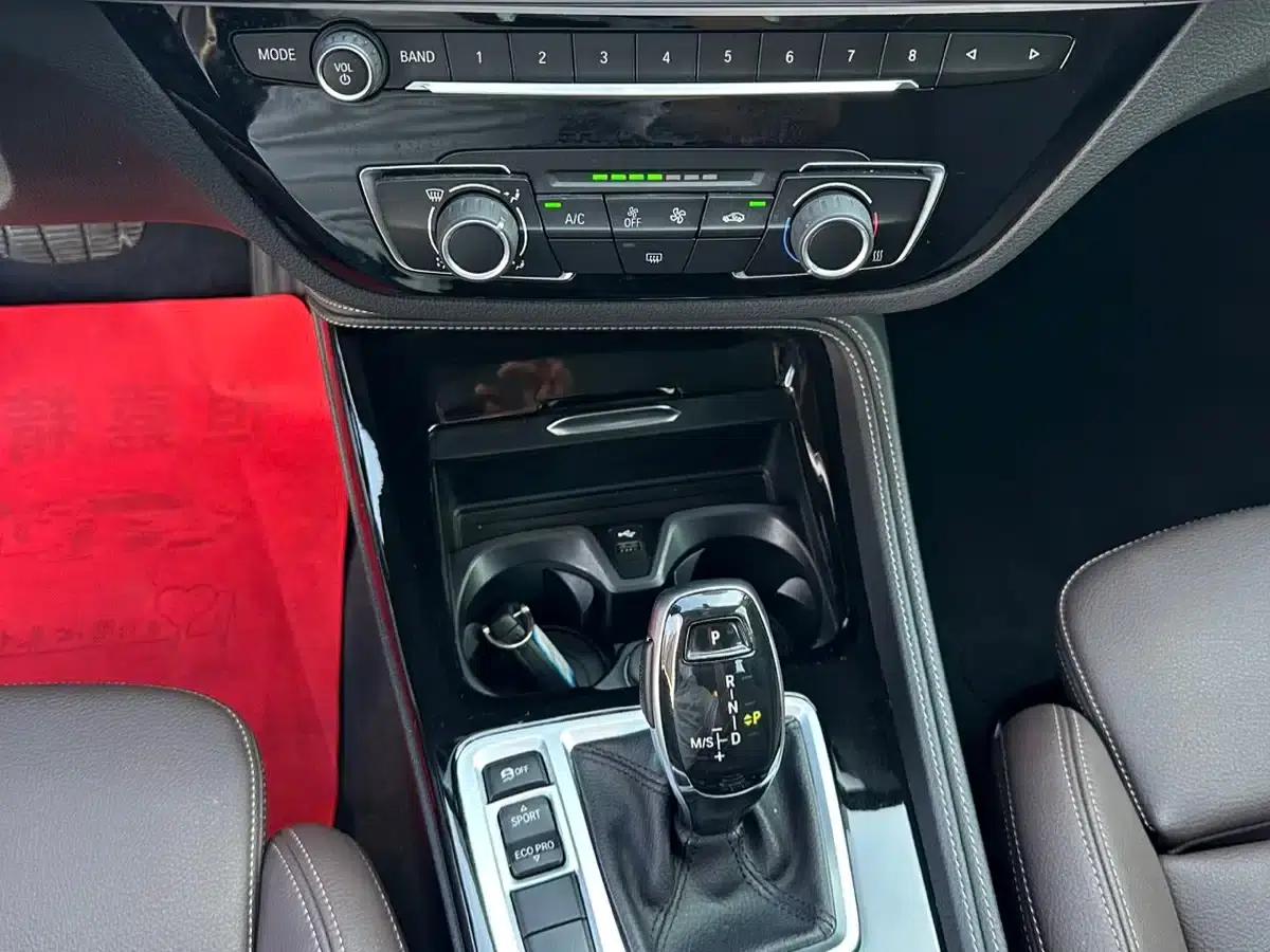 2021 BMW 1 Series 120i M Sport Shadow Edition — миниатюра 15