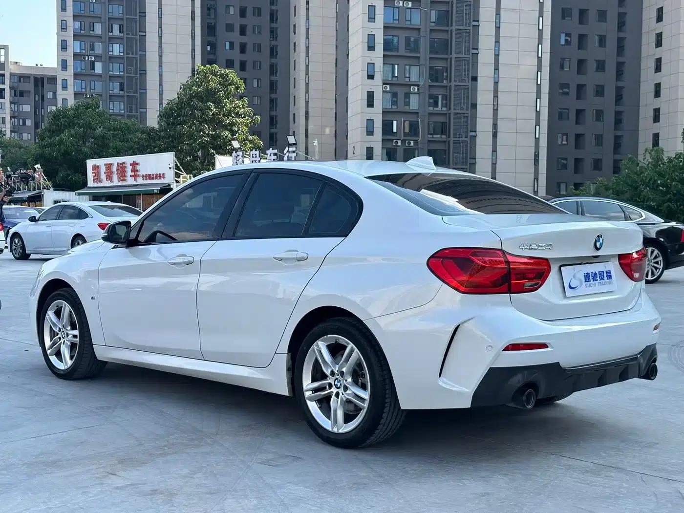 2021 BMW 1 Series 120i M Sport Shadow Edition — миниатюра 4