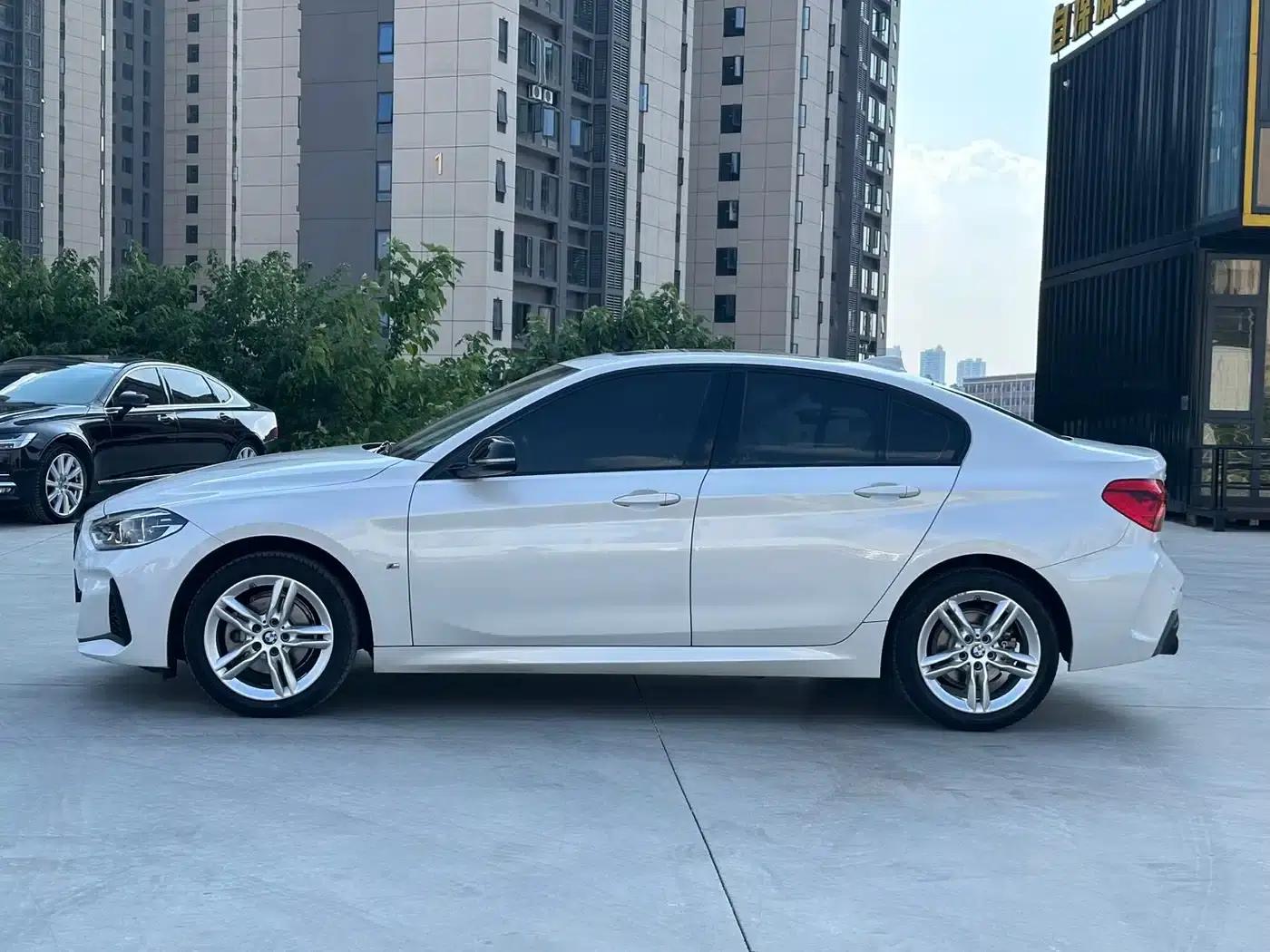 2021 BMW 1 Series 120i M Sport Shadow Edition — миниатюра 7
