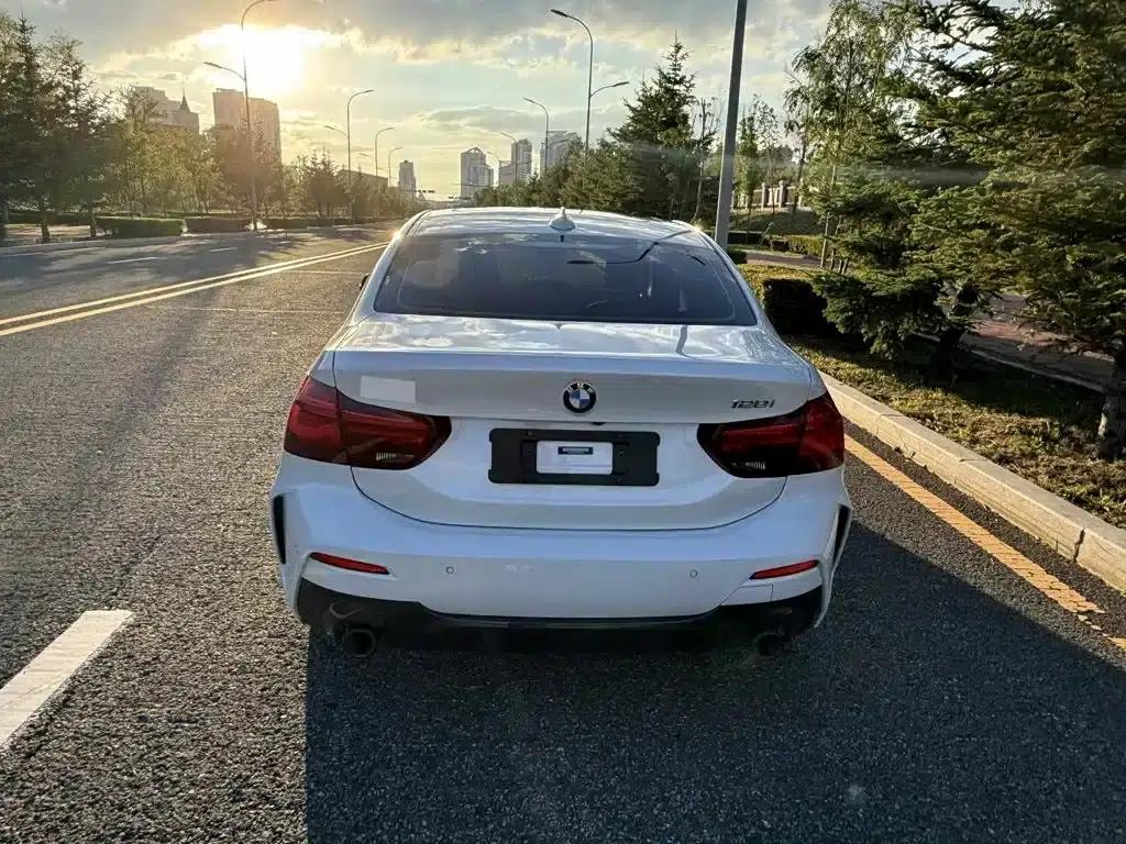 BMW 1 Series 2023 120i M Sport Shadow Edition — миниатюра 4