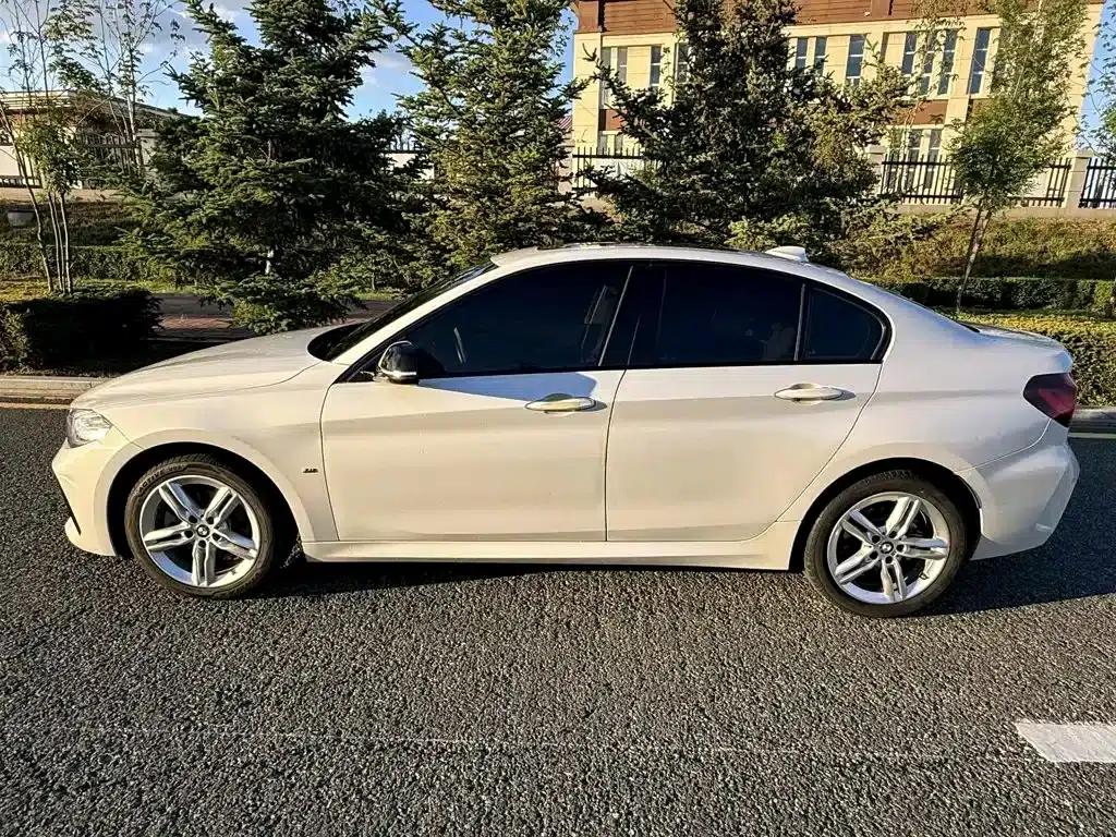 BMW 1 Series 2023 120i M Sport Shadow Edition — миниатюра 7