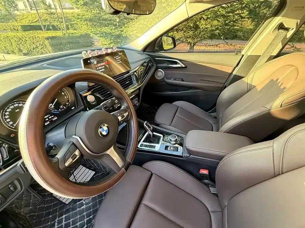 BMW 1 Series 2023 120i M Sport Shadow Edition — миниатюра 9