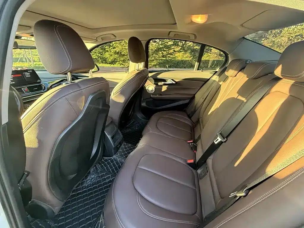 BMW 1 Series 2023 120i M Sport Shadow Edition — миниатюра 10