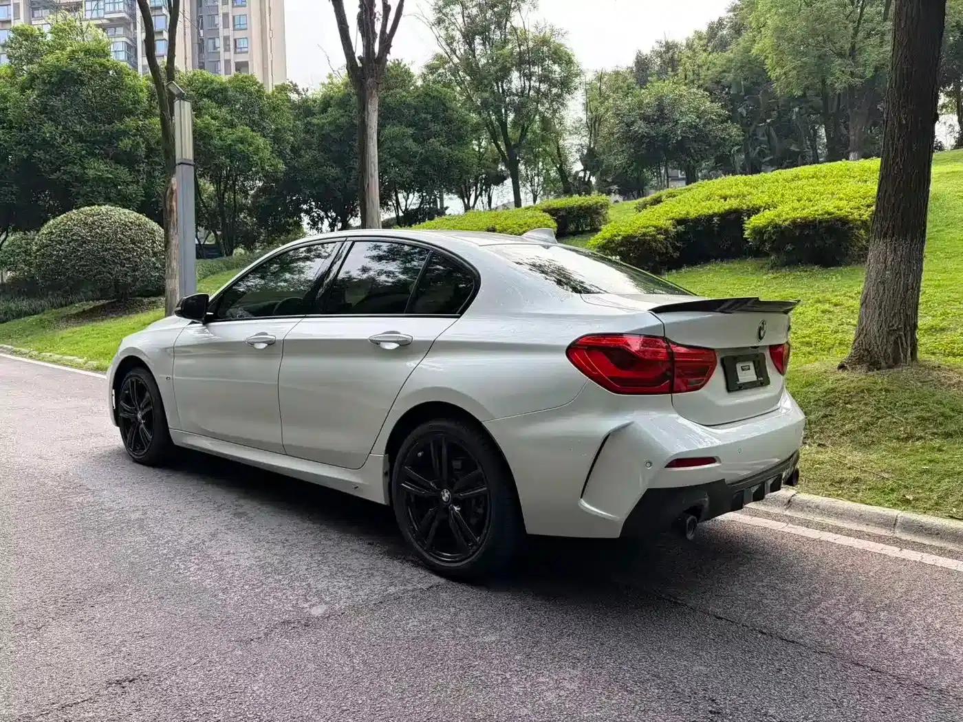 BMW 1 Series 2021 Facelift 125i M Sport Shadow Edition — миниатюра 5